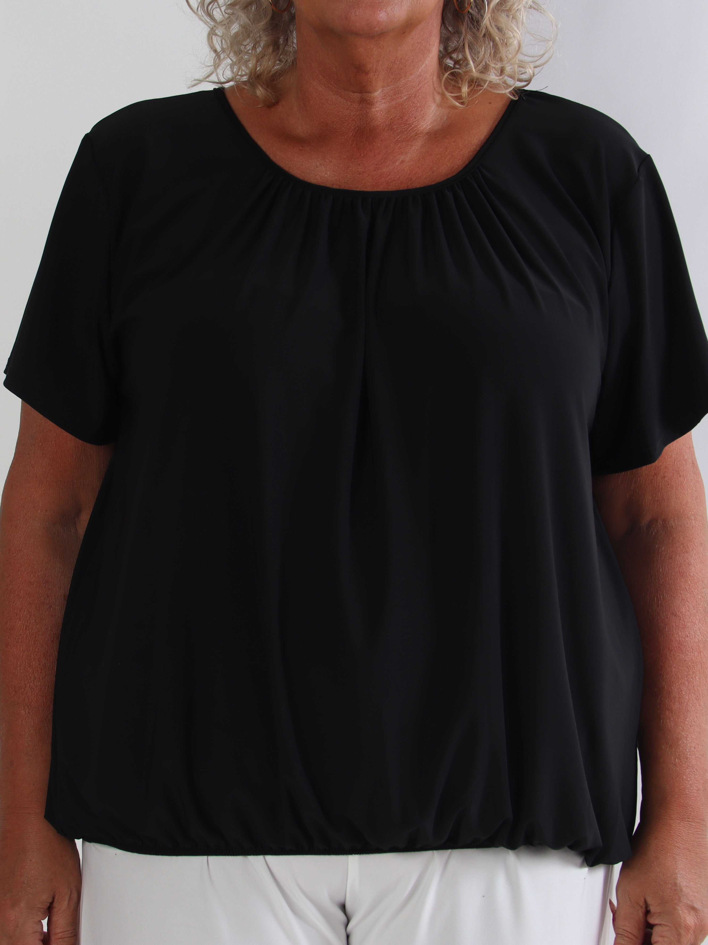 Miracle Basic - Skønneste plus size basis t-shirt med elastik for enden